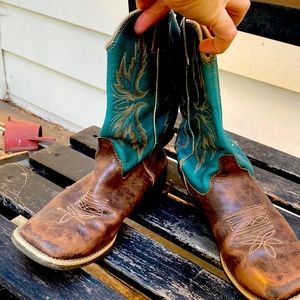 Kids size 13 1/2 leather cowboy boots in teal and brown